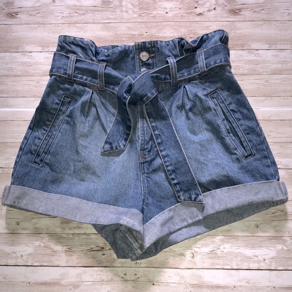 Forever 21, paper bag waist jean shorts w/removable belt & front pkts -size 29